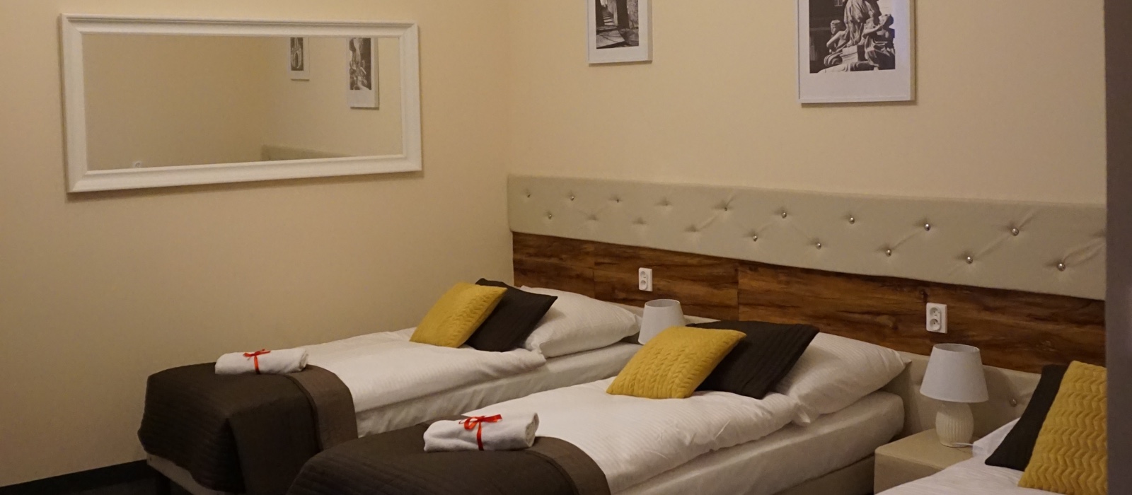 Pokój trzyosobowy Economy w Hotelu Expolis Residence baner